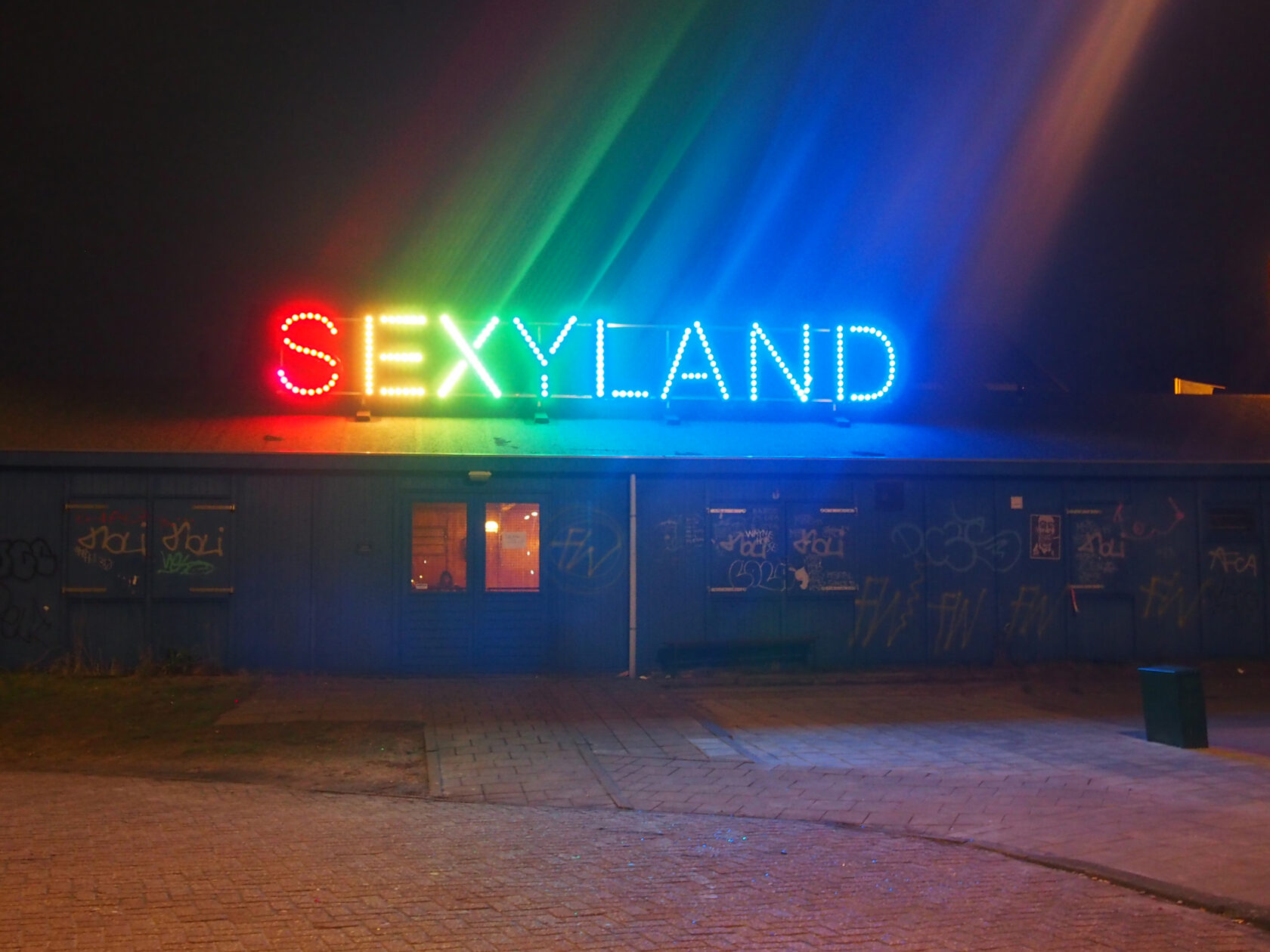 sexyland 3_photo